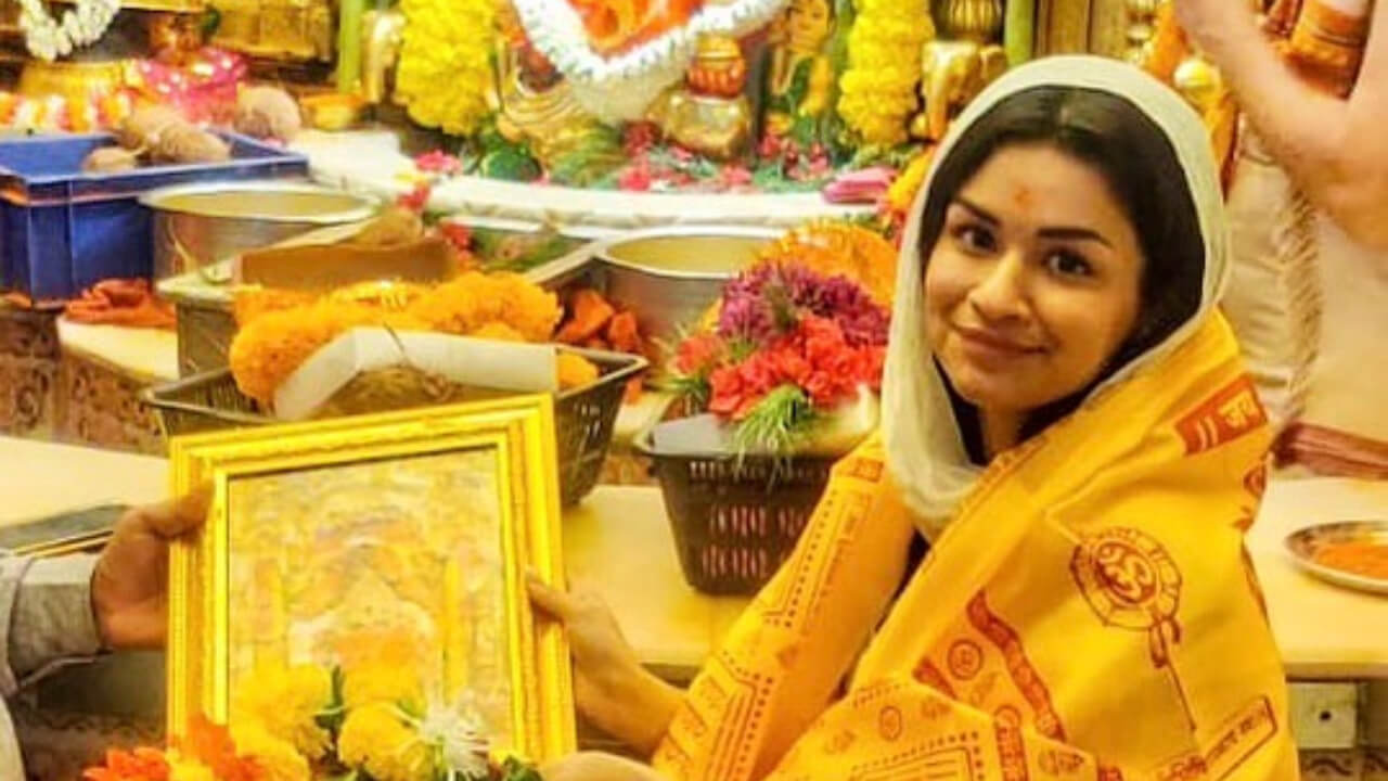 सिद्धिविनायक मंदिर पहुंची Avneet Kaur, अपनी पहली ओटीटी फिल्म के लिए बप्पा से ली आशीर्वाद