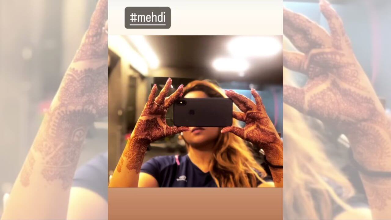 रानी चटर्जी के हाथों में सजीं मेंहदी, क्या है खास बात, जाने पुरी राज़