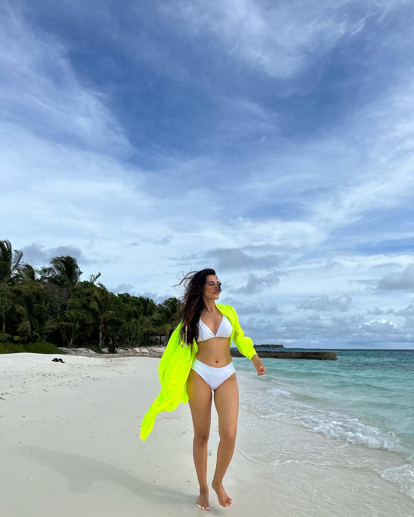 Surbhi Jyoti is looking very beautiful in white bikini look, see photos 16985