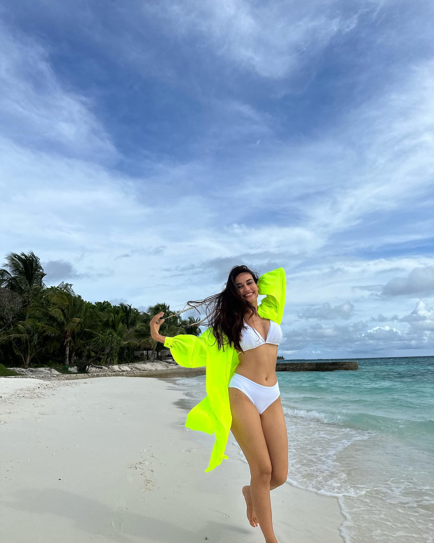 Surbhi Jyoti is looking very beautiful in white bikini look, see photos 16986