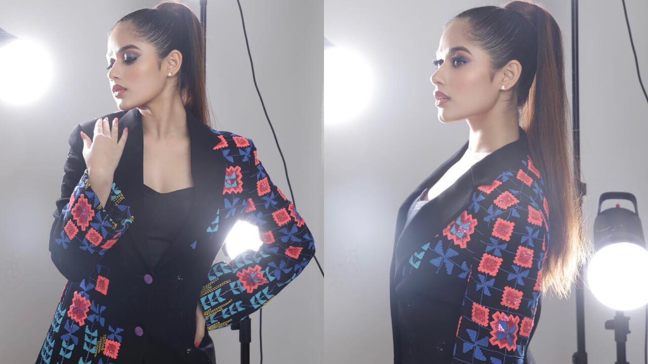 रंग बिरंगे पैंट सूट द्वारा जन्नत ज़ुबैर रहमानी ने लुटीं महफ़िल