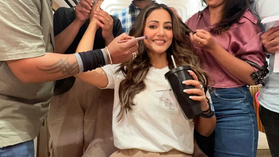 हिना खान के मेकअप रूम की तस्वीर हुईं वायरल, देखें तस्वीरें हिना खान के मेकअप रूम की तस्वीर हुईं वायरल, देखें तस्वीरें