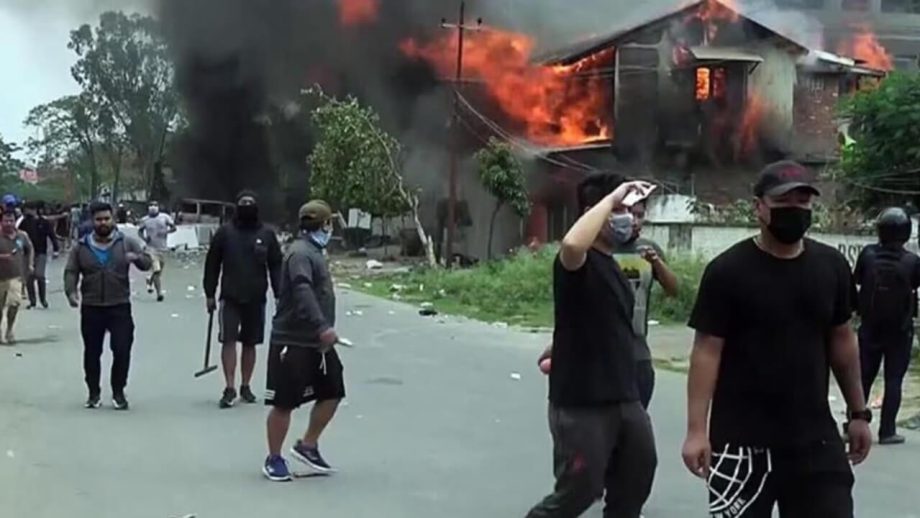Manipur Violence: महिलाओं को बिना कपड़ों के सड़कों पर घुमाने से गुस्साएं मनोरंजन हस्तियां