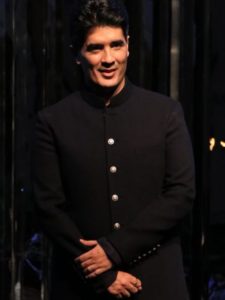 मनीष मल्होत्रा के फैशन शो में पहुंची मनोरंजन सुंदरियां, ग्लैमर का चला जादू