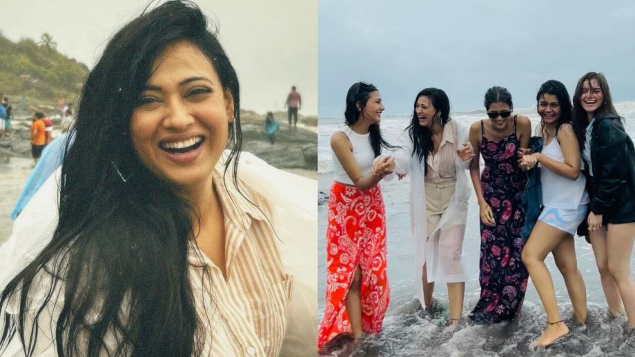 बारिश में आग लगा रही है श्वेता तिवारी, हुस्न के जादू से किया सभी को घायल