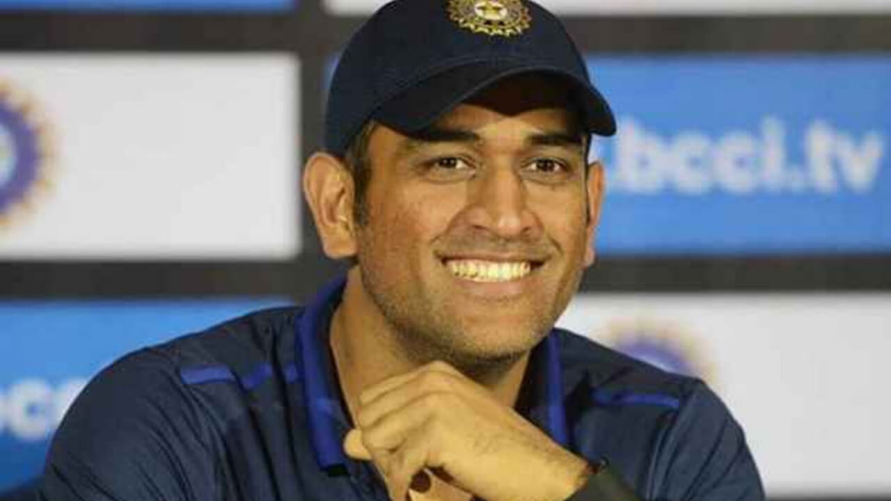 महेंद्र सिंह धोनी ने अपने पालतू कुत्तों के साथ मनाया जन्मदिन, वीडियो वायरल