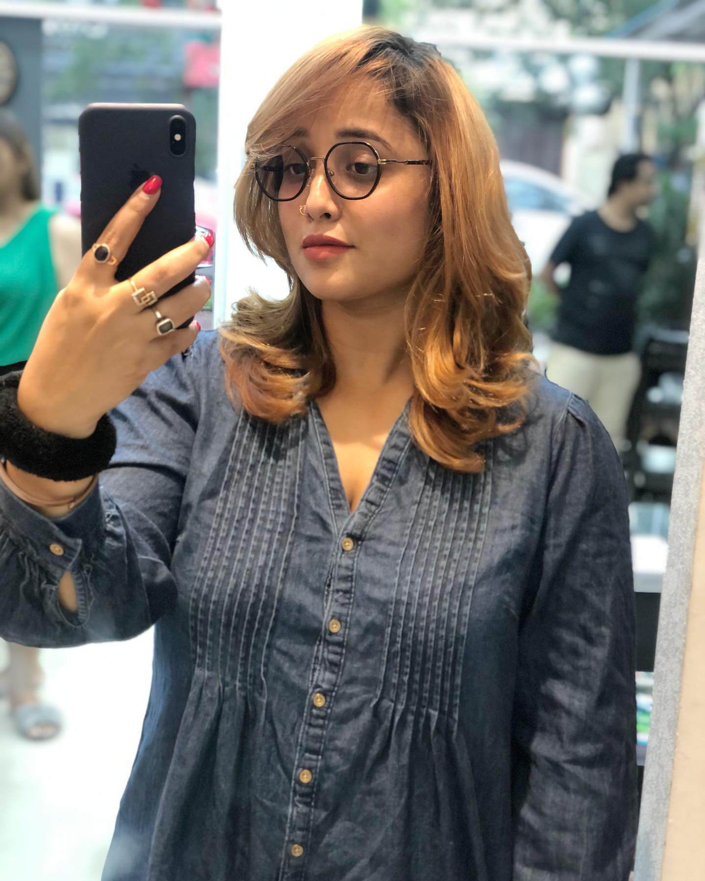 रानी चटर्जी ने बदला हेयरस्टाइल, लहराते हुए बालों से फैंस हुए प्रभावित 20334