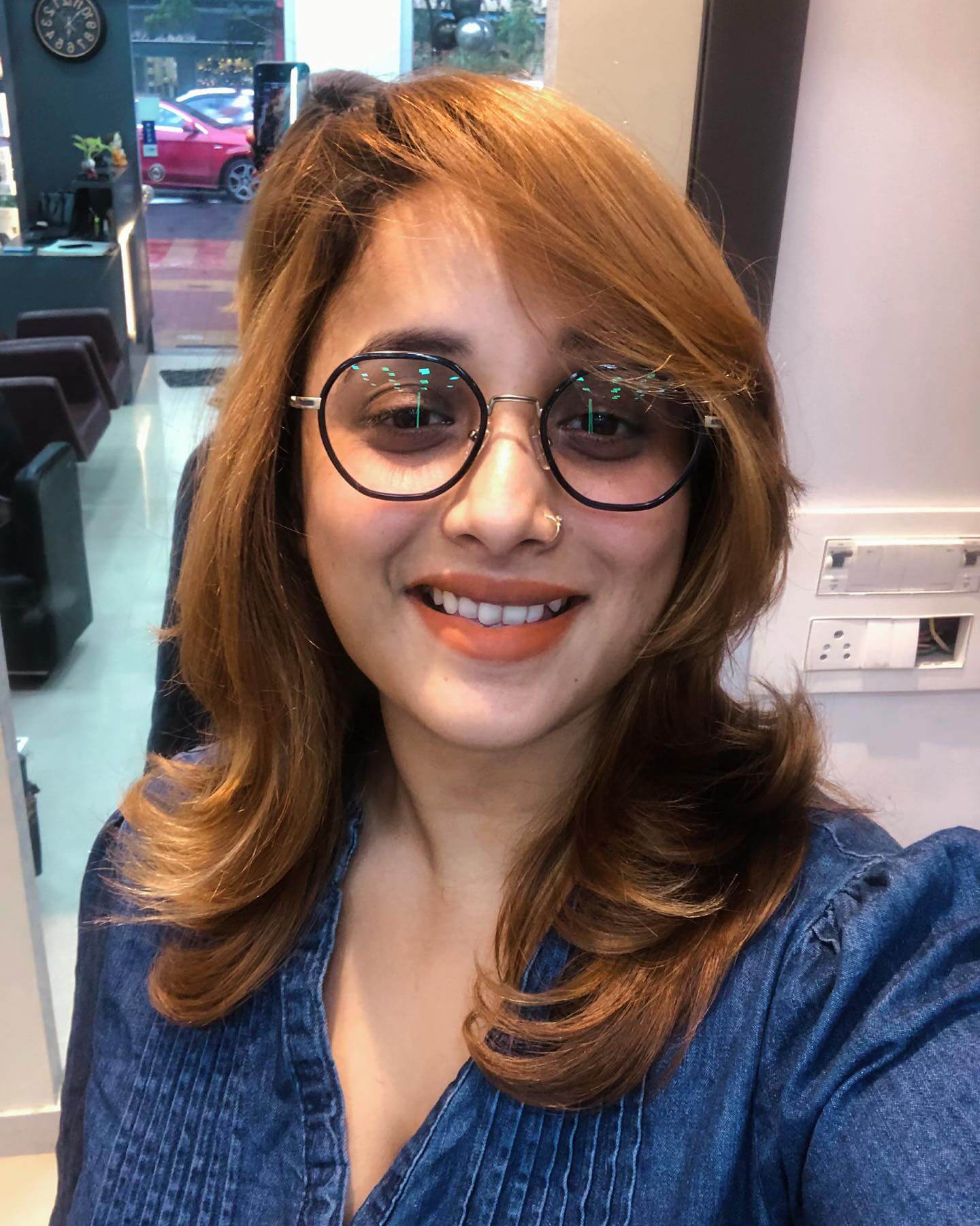रानी चटर्जी ने बदला हेयरस्टाइल, लहराते हुए बालों से फैंस हुए प्रभावित 20335