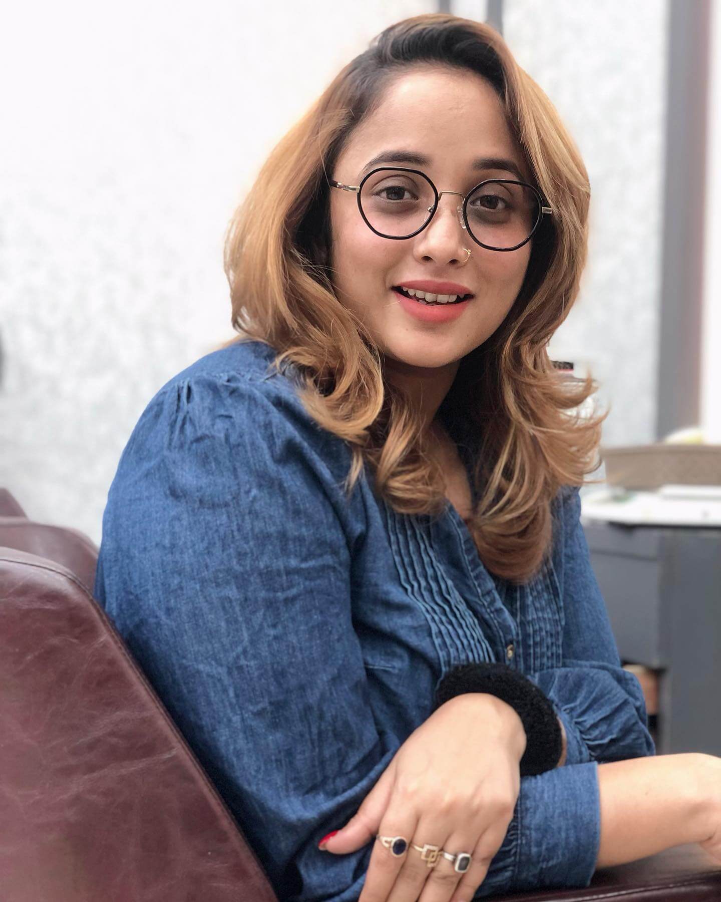 रानी चटर्जी ने बदला हेयरस्टाइल, लहराते हुए बालों से फैंस हुए प्रभावित 20337
