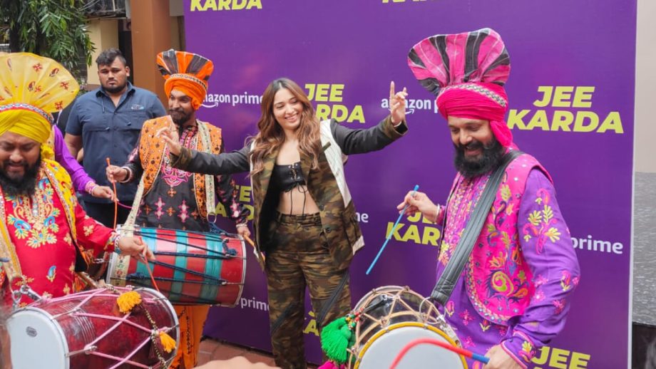 Jee Karda: तमन्ना भाटिया के चाहने वालों ने उनके कॉलेज में ‘जी करदा’ का मनाया जश्न, तमन्ना हुईं हाजिर