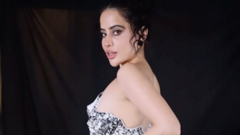 Urfi Javed ने फैंस की फिर उड़ाई नींद, जुतों से बने ड्रेस में बिखेरा जलवा