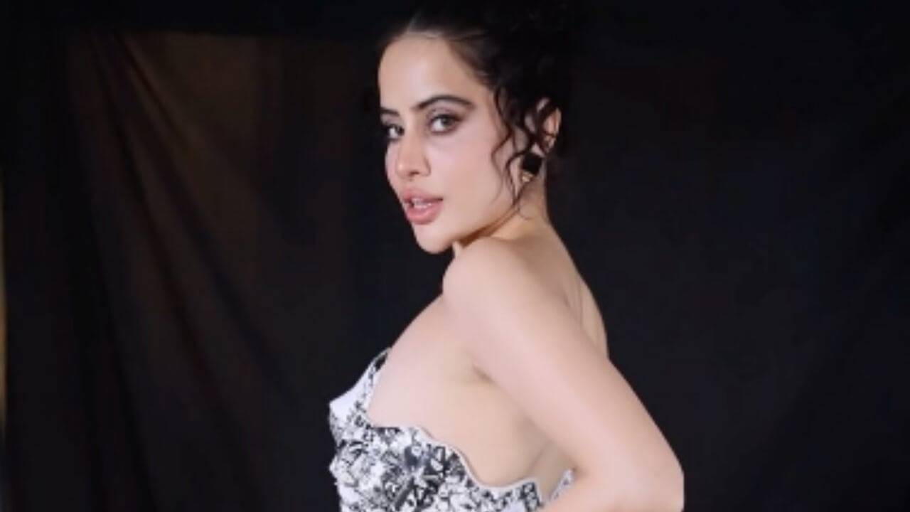 Urfi Javed ने फैंस की फिर उड़ाई नींद, जुतों से बने ड्रेस में बिखेरा जलवा