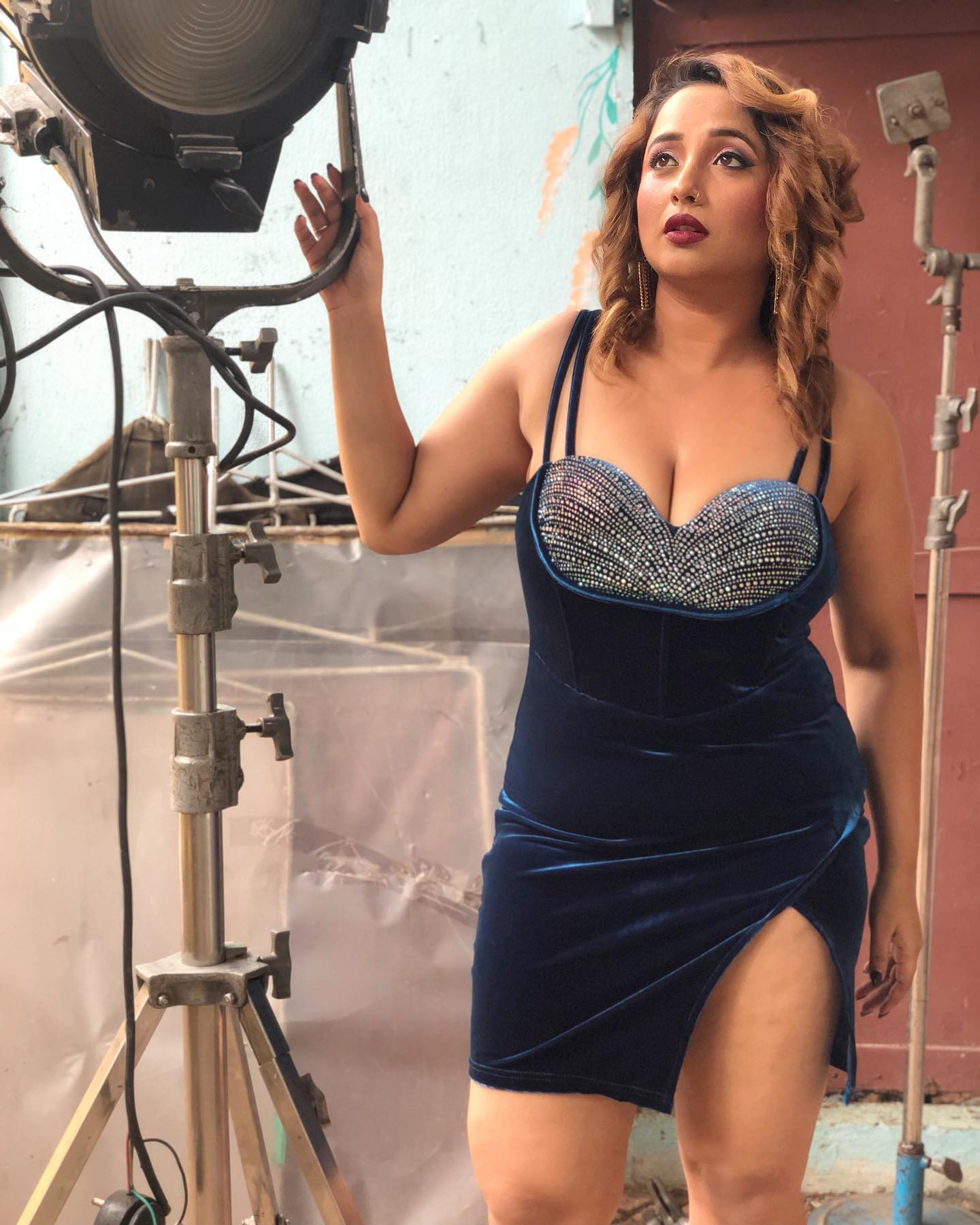 दर्शकों को मनोरंजन का स्वाद चखाने के लिए तैयार है Rani Chatterjee, ग्लैमरस लुक के साथ फैंस को दी खुशखबरी 23965