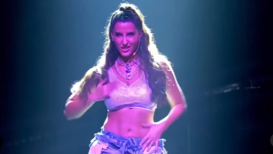 Nora Fatehi ने अपने तड़के दार डांस मूव्स से स्टेज़ पर लगाई आग