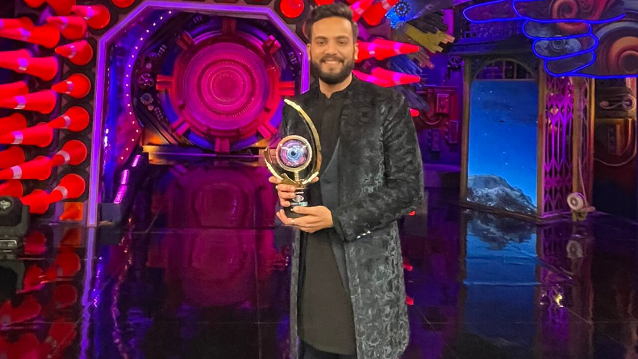 Bigg Boss OTT 2 Winner: Elvish Yadav ने जीता बिग बॉस का खिताब, Abhishek Malhan को दी मात
