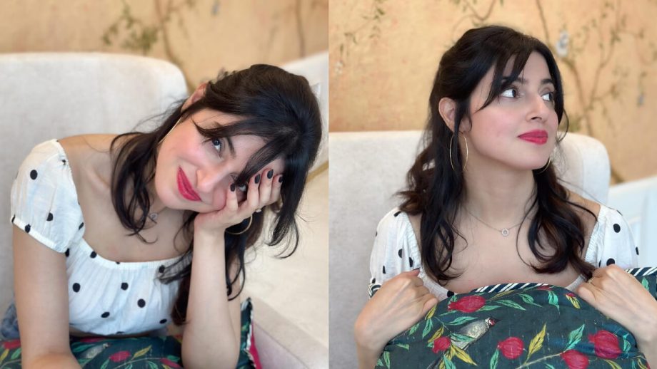 पोल्का डॉट्स क्रॉप टॉप में दिखा दिव्या खोसला कुमार का ग्लैमर