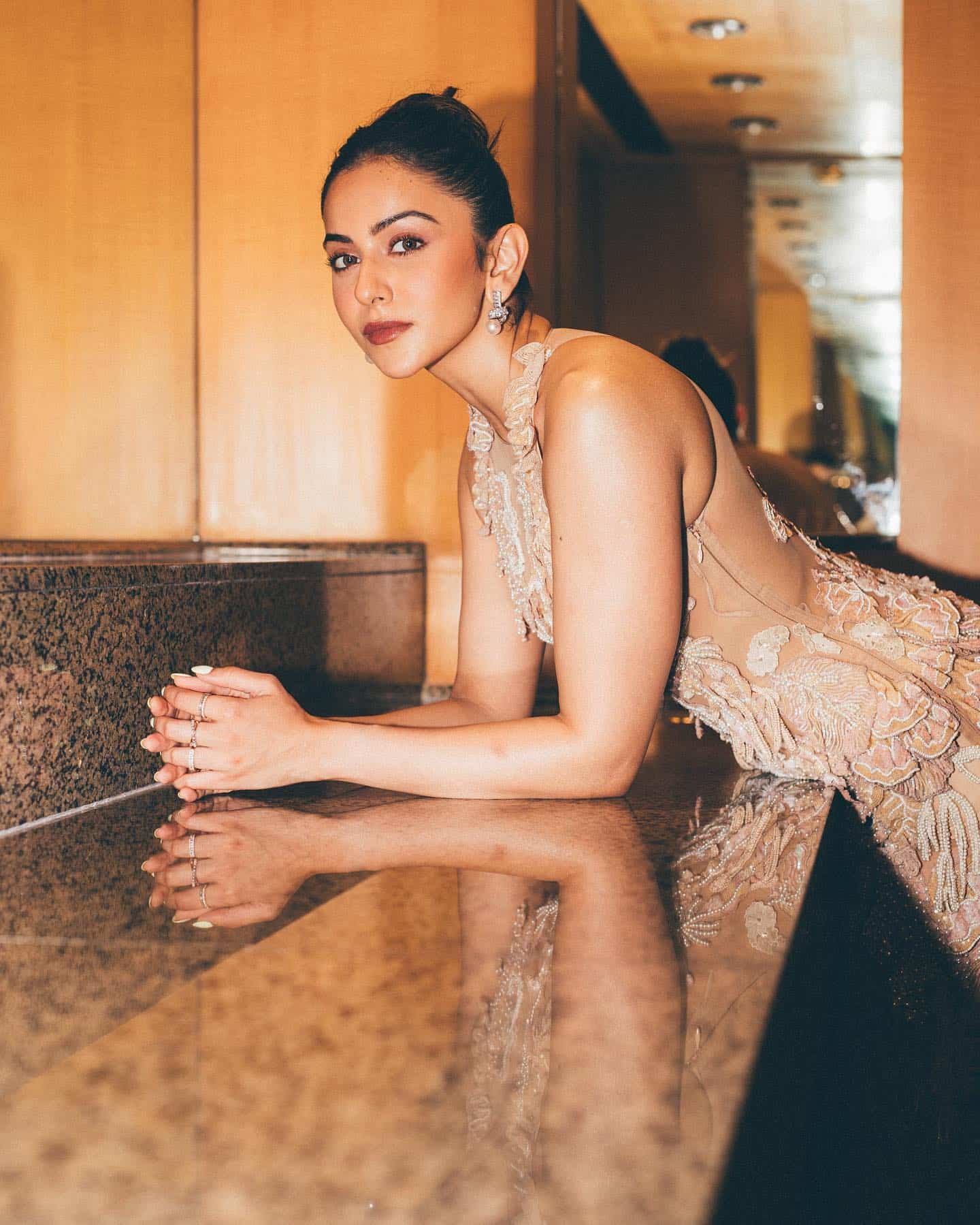 Rakul Preet Singh ने ट्रांसपेरेंट गाउन लुक में बिखेरा हुस्न का जादू, देखें ग्लैमरस लुक 25788