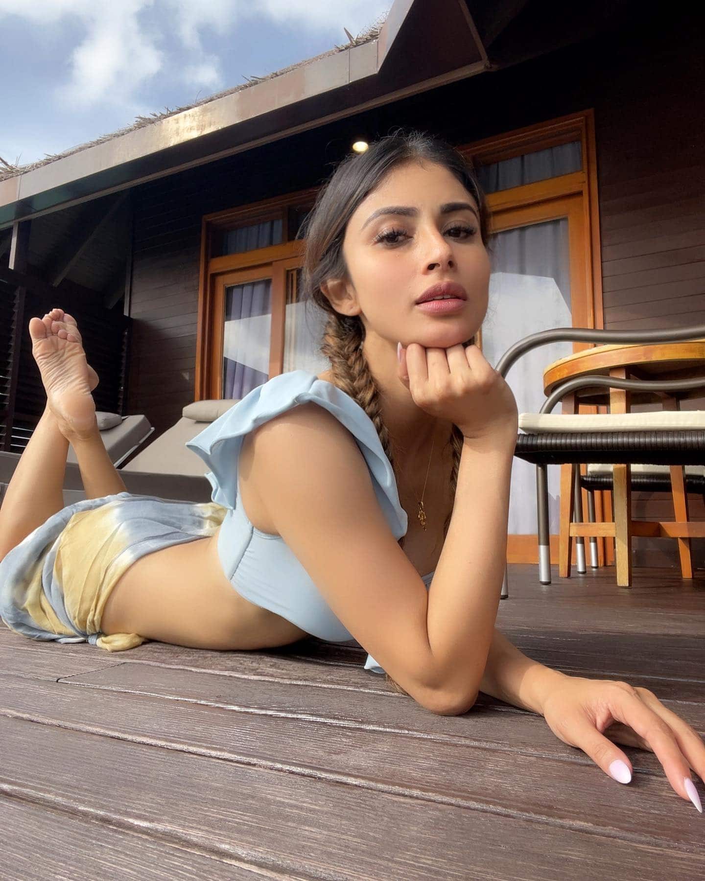 Mouni Roy ने चलाया हॉटनेस का बाण, फैंस हुए शिकार 25902