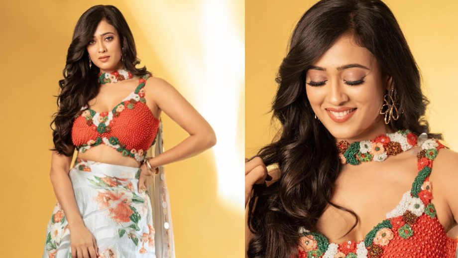फ्लोरल प्रिंटेड लहंगे द्वारा श्वेता तिवारी ने यूजर्स को किया मदहोश, खुबसूरती के मामले में छोड़ा सबको पीछे