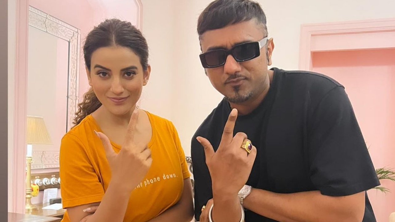 हनी सिंह के रंग में रंगी भोजपुरी अभिनेत्री अक्षरा सिंह, तस्वीरों पर हुई लाइक्स की बरसात