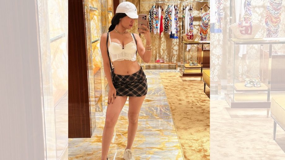 Avneet Kaur ने क्रॉप-टॉप और स्कर्ट में दिखाया अपना सेक्सी कर्व्स, यूजर्स हुए मदहोश