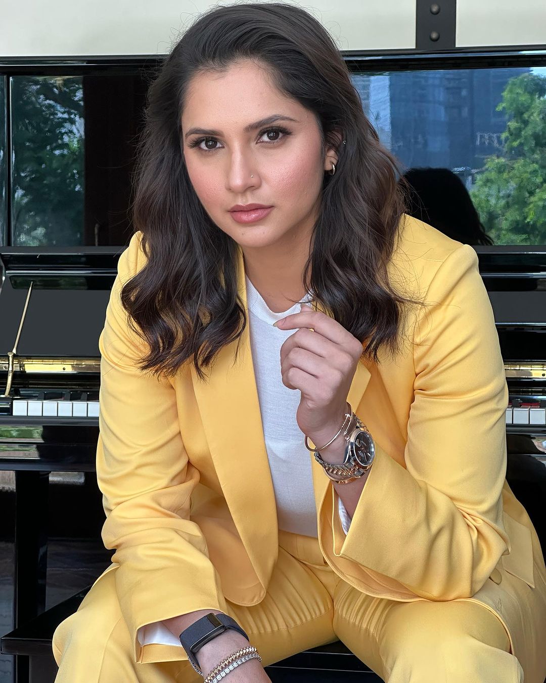 Sania Mirza ने इंटरनेट पर मचाया धमाल, येलो पैंट सूट द्वारा किया बवाल 28461