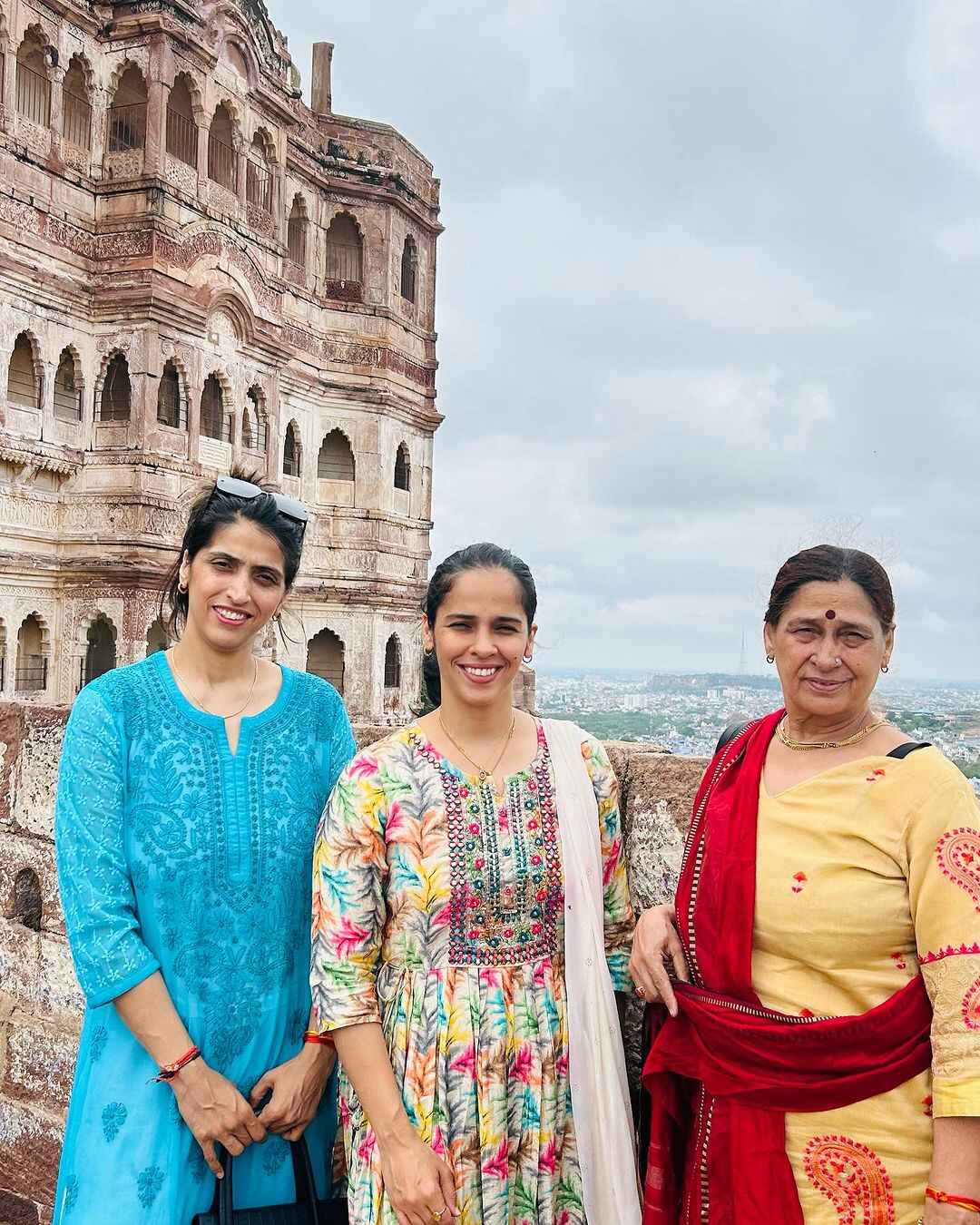 परिवार के साथ राजस्थान के इस किल्ले में छुट्टियां मनाती नजर आई साइना नेहवाल 29479