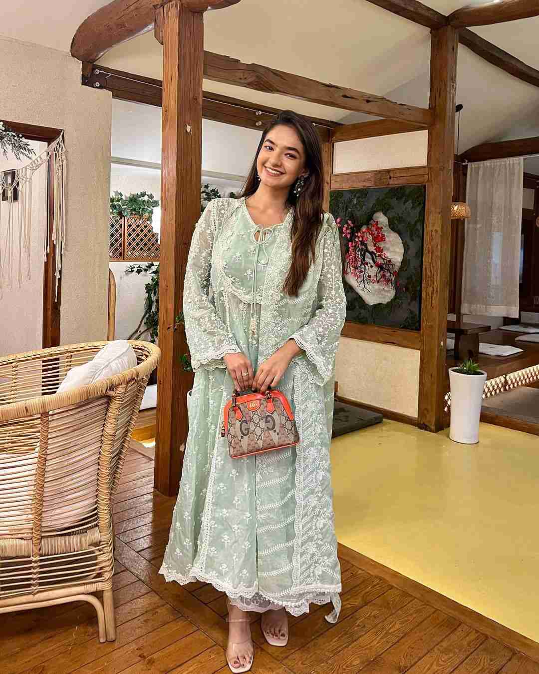 देसी गर्ल अनुष्का सेन ने कोरिया में बिखेरा ग्लैमर का जादू , देसी लुक में किया रॉक 29135