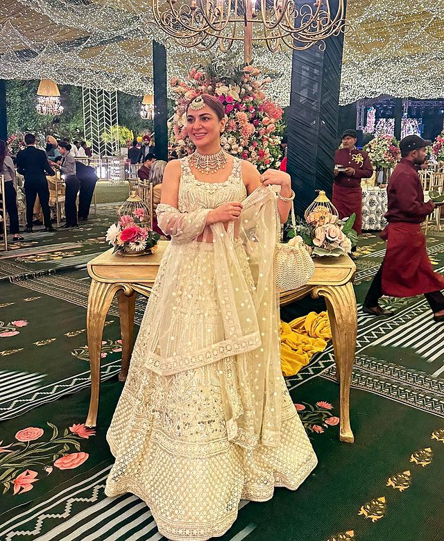 कुंडली भाग्य फेम श्रद्धा आर्या ने कढ़ाई दार लहंगे से गिराई फैंस पर बिजलियां, देखे ग्लैमरस अवतार 34099