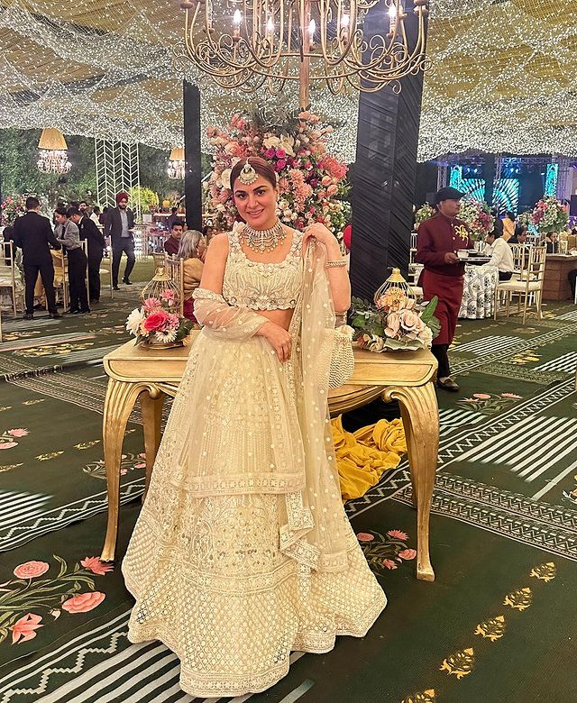 कुंडली भाग्य फेम श्रद्धा आर्या ने कढ़ाई दार लहंगे से गिराई फैंस पर बिजलियां, देखे ग्लैमरस अवतार 34101