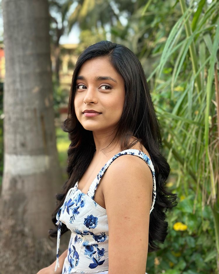 फ्लोरल प्रिंटेड क्रॉप- टॉप में कहर ढा रही है सुंबुल तौकीर खान, देखे प्यारी तस्वीरे 34686