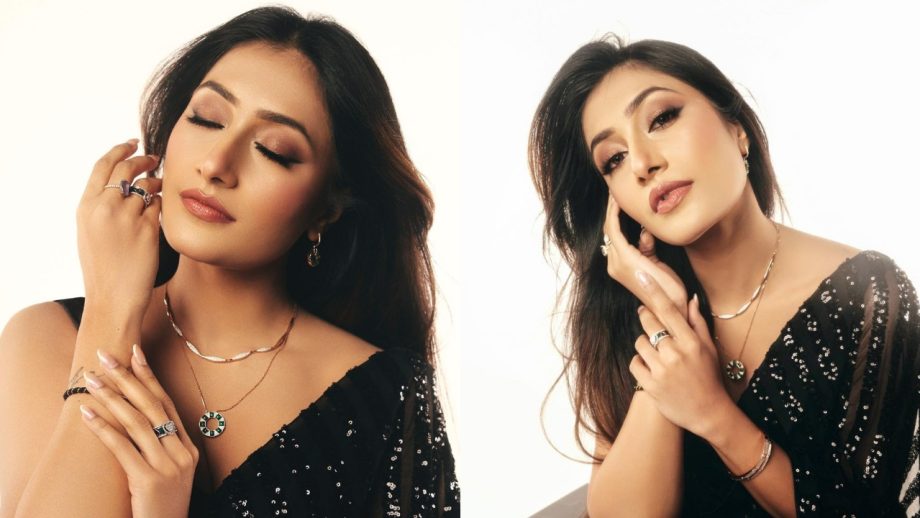 काली साड़ी में लिपटी धनश्री वर्मा ने खींचा सभी का ध्यान, सादगी पर मर मिटे फैन्स