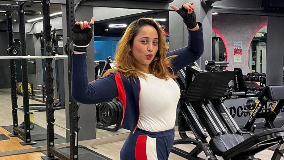 रानी चटर्जी ने फिर दिया फैन्स को फिटनेस मंत्र, देखे आकर्षक अवतार