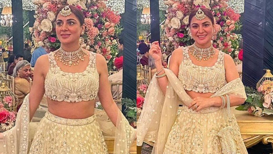 कुंडली भाग्य फेम श्रद्धा आर्या ने कढ़ाई दार लहंगे से गिराई फैंस पर बिजलियां, देखे ग्लैमरस अवतार