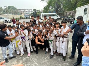 गेयटी गैलेक्सी सिनेमा में एक शानदार फैन इवेंट के दौरान टाइगर श्रॉफ की गणपत के लिए फैन्स की जबरदस्त एक्साइमेंट आई नजर 33005