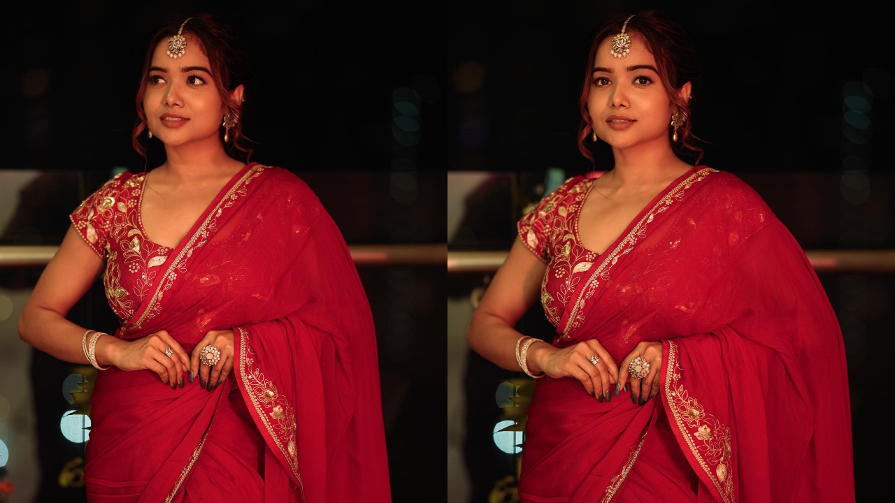 लाल साड़ी पहनकर सड़कों पर निकली मनीषा रानी, खूबसूरती ने किया चक्का जाम