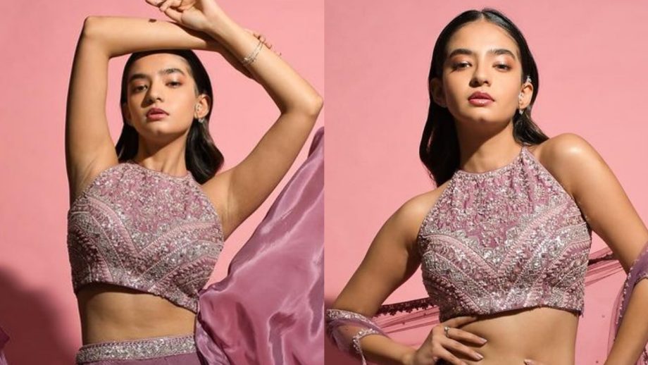 चमकदार लहंगे में अनुष्का सेन ने चलाई मदहोशी की हवा, देखे सबूत