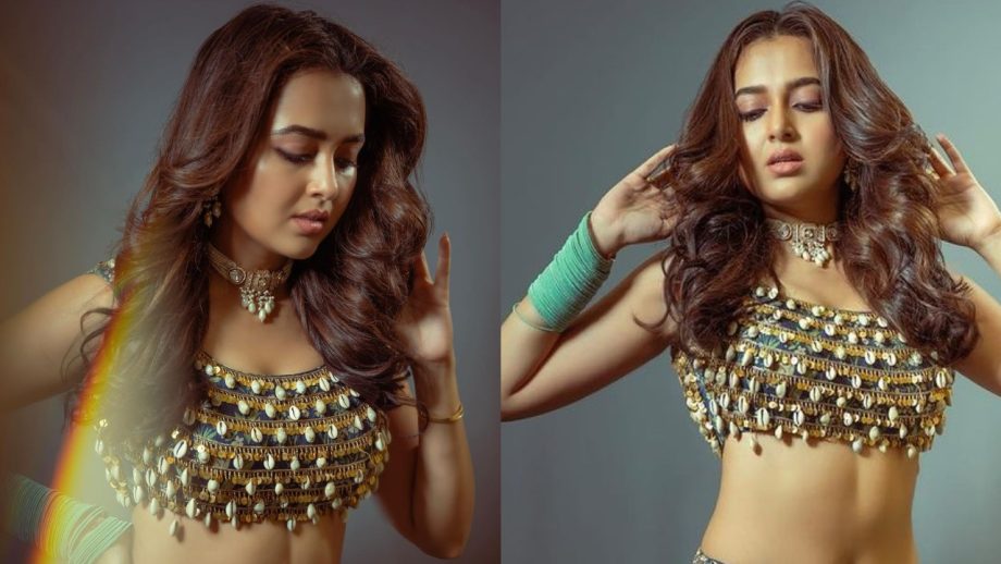 बदन पर लहंगा चोली सजाए कहर ढा रही है तेजस्वी प्रकाश, खुबसूरती पर टिकी नजरे