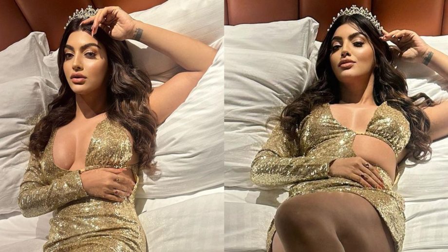 गोल्डन डीप नेक मिनी ड्रेस में लिपटी नजर आईं बिग बॉस फेम आकांक्षा पूरी, तड़के दार बोल्डनेस के दीवाने हुए यूजर्स