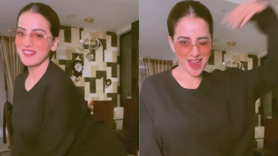 अक्षरा सिंह के ठुमके ने लूटी महफिल, देखे वीडियो