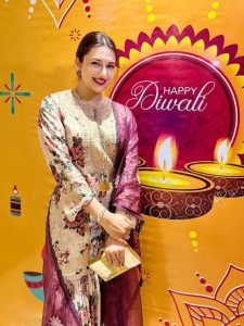 दिव्यांका त्रिपाठी की मदमस्त अदाएं!