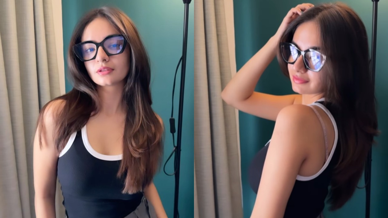 बालों के साथ खेलते हुए अनुष्का सेन दिखाई अपनी कातिलाना अदाएं, देखे वीडियो