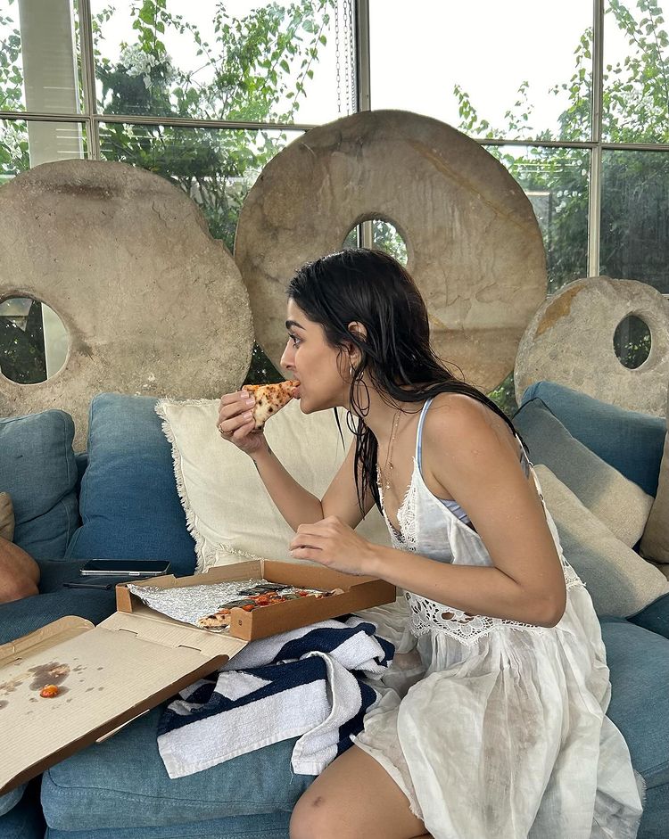अलाया एफ ने अपने कामुक अंदाज से फैंस के छुड़ाए पसीने, देखे अभिनेत्री का बोल्ड अवतार 38154