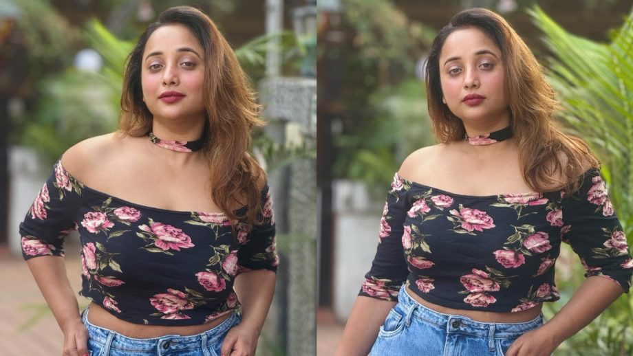 ऑफ शोल्डर फ्लोरल क्रॉप-टॉप और कुदरती खूबसूरती से रानी चटर्जी ने चुराया युवाओं का दिल, फैंस को सिखाया आफत ढाने का पाठ ऑफ शोल्डर फ्लोरल क्रॉप-टॉप और कुदरती खूबसूरती से रानी चटर्जी ने चुराया युवाओं का दिल, फैंस को सिखाया आफत ढाने का पाठ