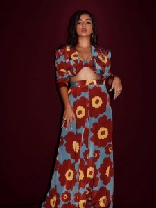 ग्लैमर चुराने के लिए अपनाए अहसास चन्ना के स्टाइलिश को- ओर्ड सेट