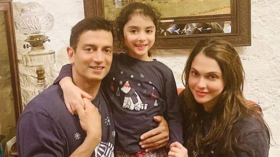 शादी के 14 साल बाद अभिनेत्री ईशा कोप्पिकर का हुआ तलाक, इस वजह से पति टिमी नारंग से हुई अलग