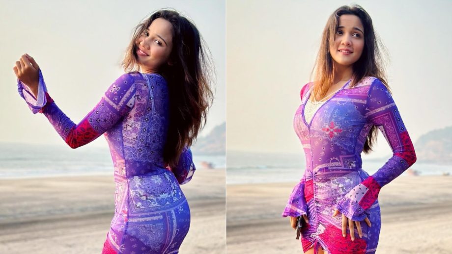 बॉडी-हगिंग मिनी ड्रेस द्वारा आशी सिंह ने दरिया किनारे बढ़ाई गर्मी, देखे अदाएं