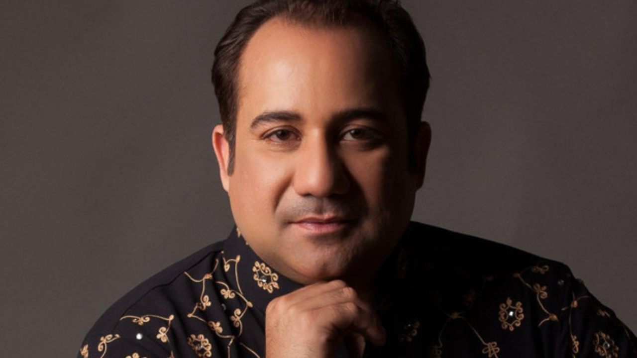 राहत फ़तेह अली खान ने पार की शर्म की सारे हदें, कर्मचारी पर बरसाएं लगातार चप्पल