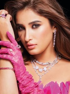 रवीना टंडन की लाडली बेटी राशा थडानी की ग्लैमरस अदाएं