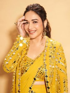 56 की उम्र में भी युवाओं का दिल धड़का रही है धक-धक गर्ल माधुरी दीक्षित